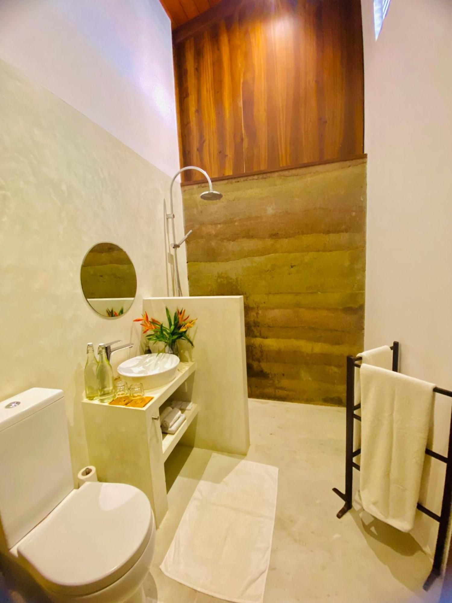 No 05 Middle Street Hotel กอลล์ ภายนอก รูปภาพ