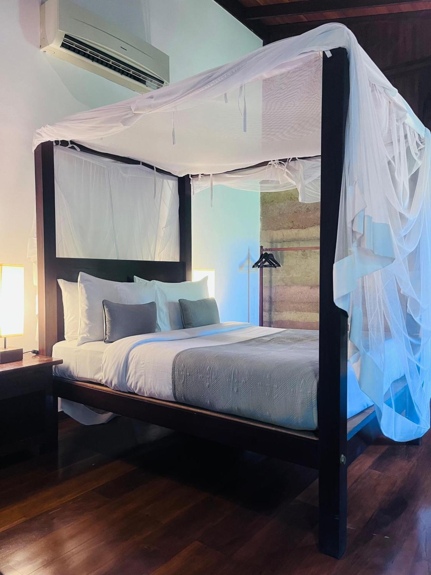 No 05 Middle Street Hotel กอลล์ ภายนอก รูปภาพ